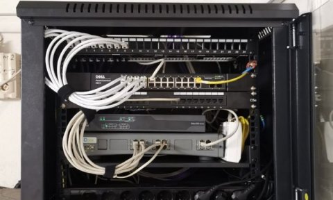 Maintenance d'une baie informatique sur Saint-Pierre de La Réunion